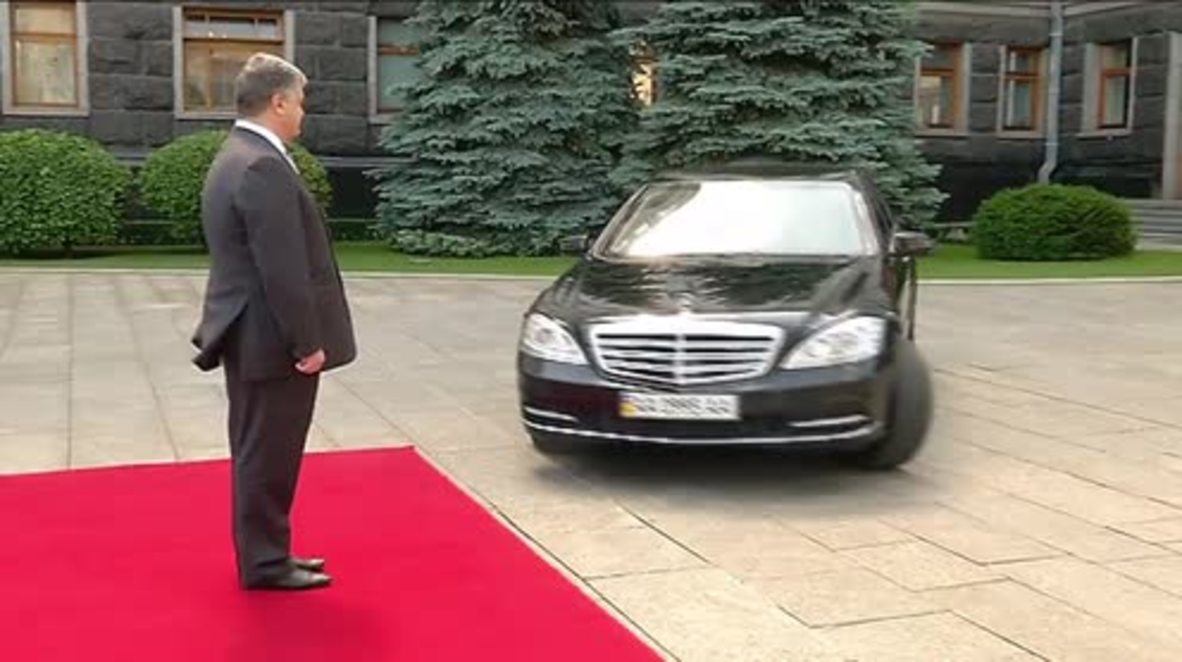 Ukraine: Trudeau meets with Poroshenko in Kiev
