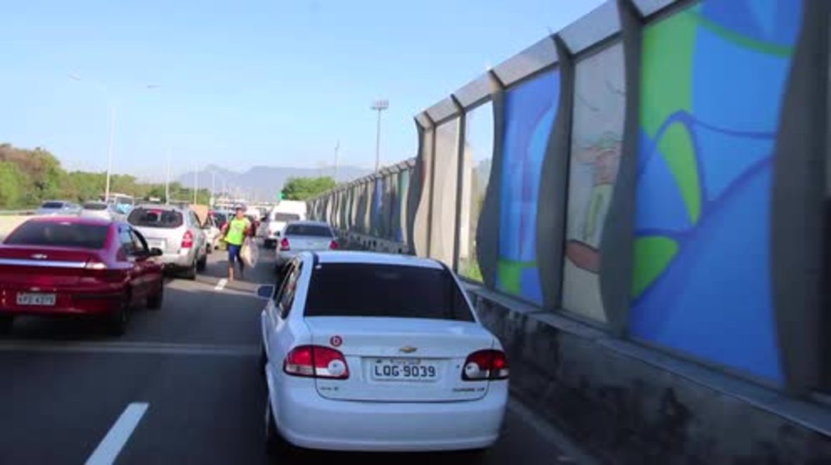 Brazil: Wall built around Mare favela complex to shield it from tourists
