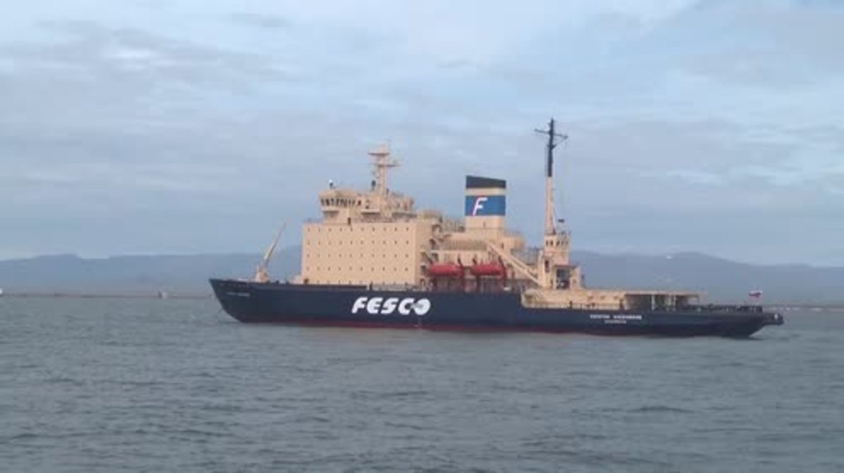 Russia: Khlebnikov icebreaker welcomes aboard 100 tourists for Arctic trip