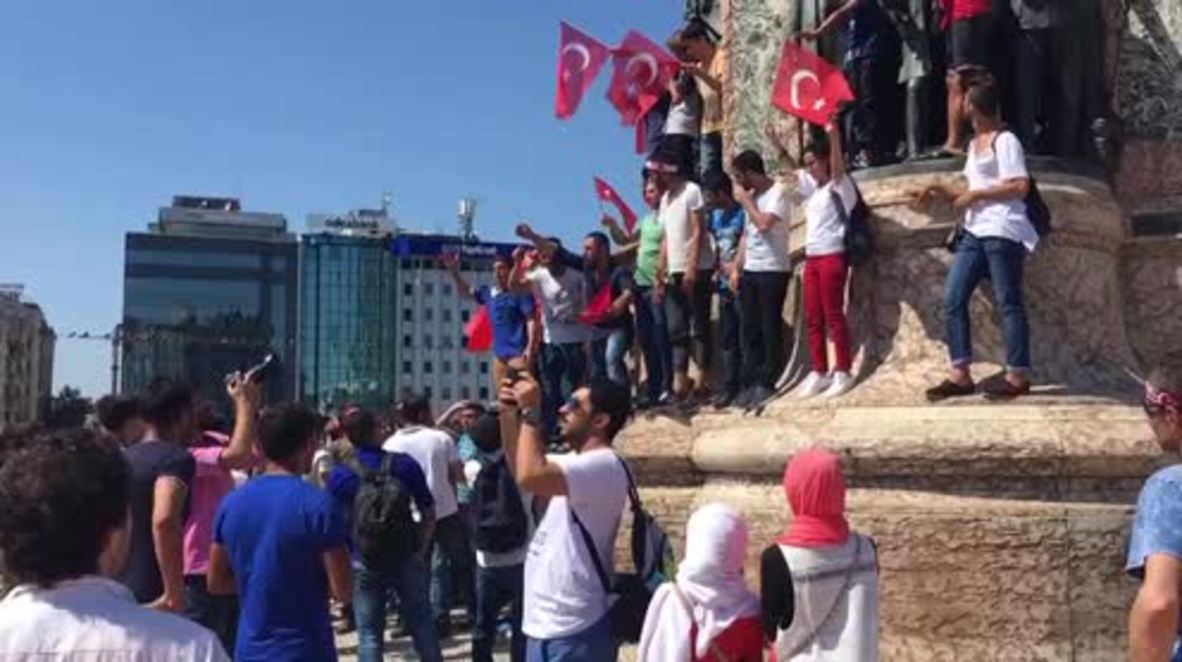 Turkey: Celebrations in Taksim Square after military coup bid quashed