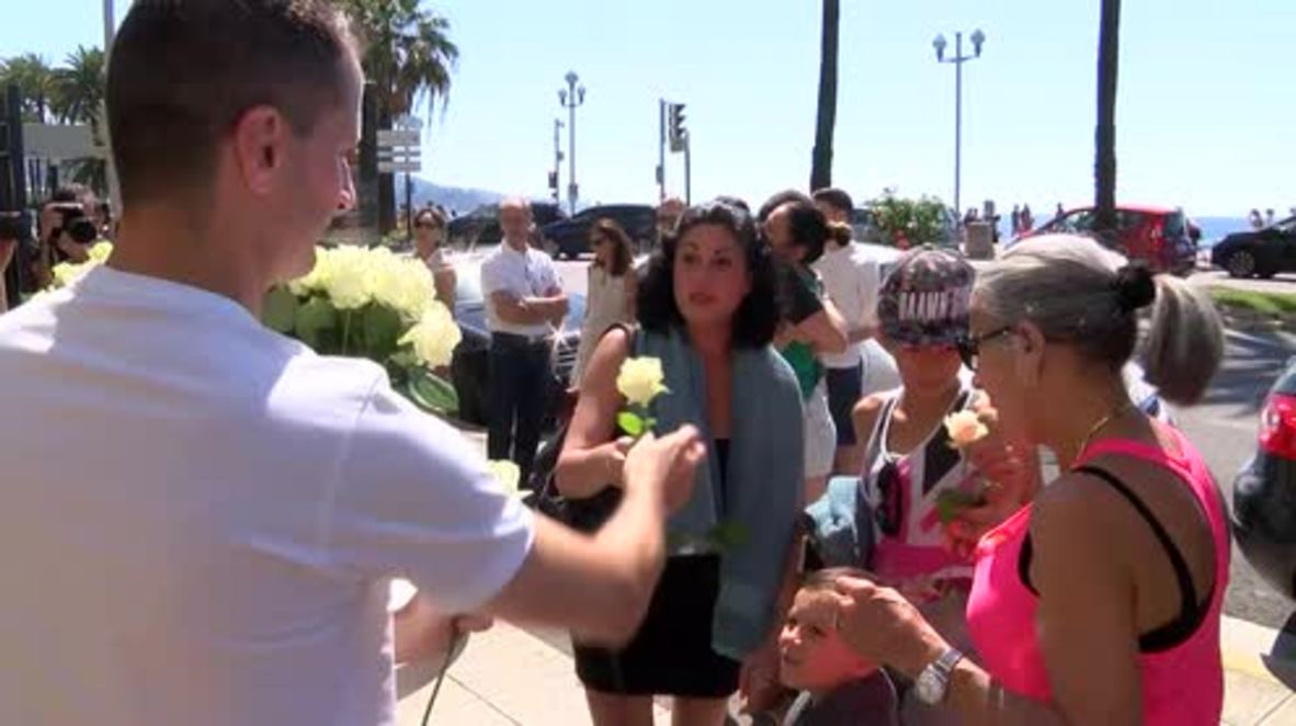 France: Promenade des Anglais nightclub offers roses to Nice attack mourners