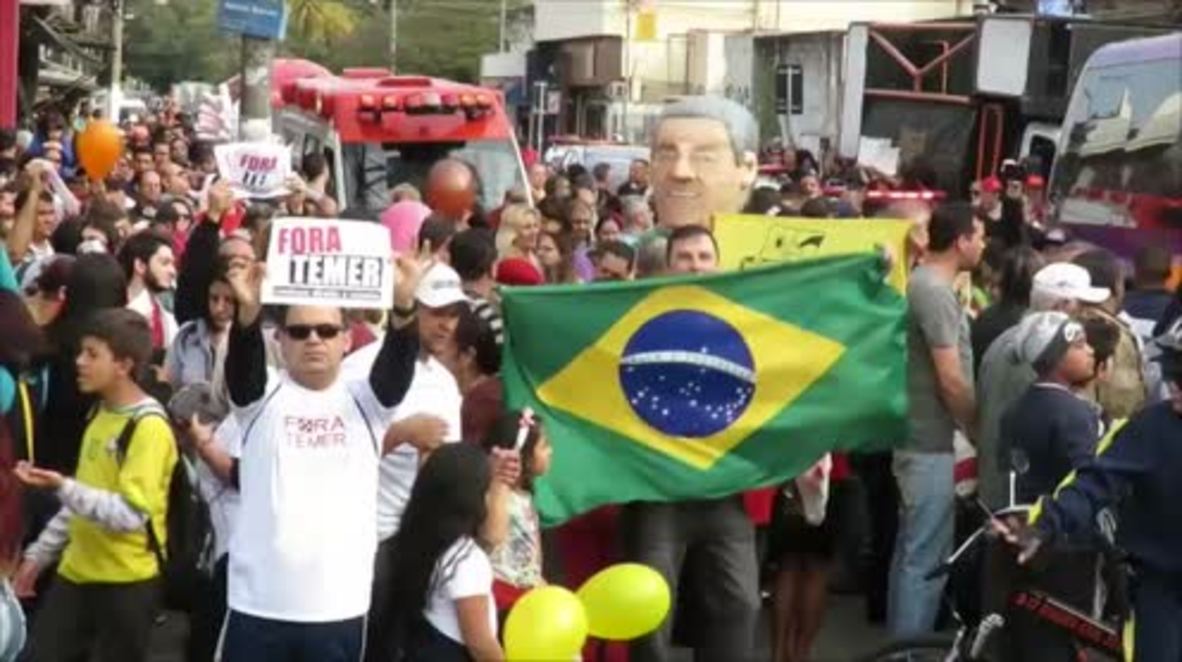Brazil: Anti-government protesters disrupt Olympic torch relay in Sao Paulo