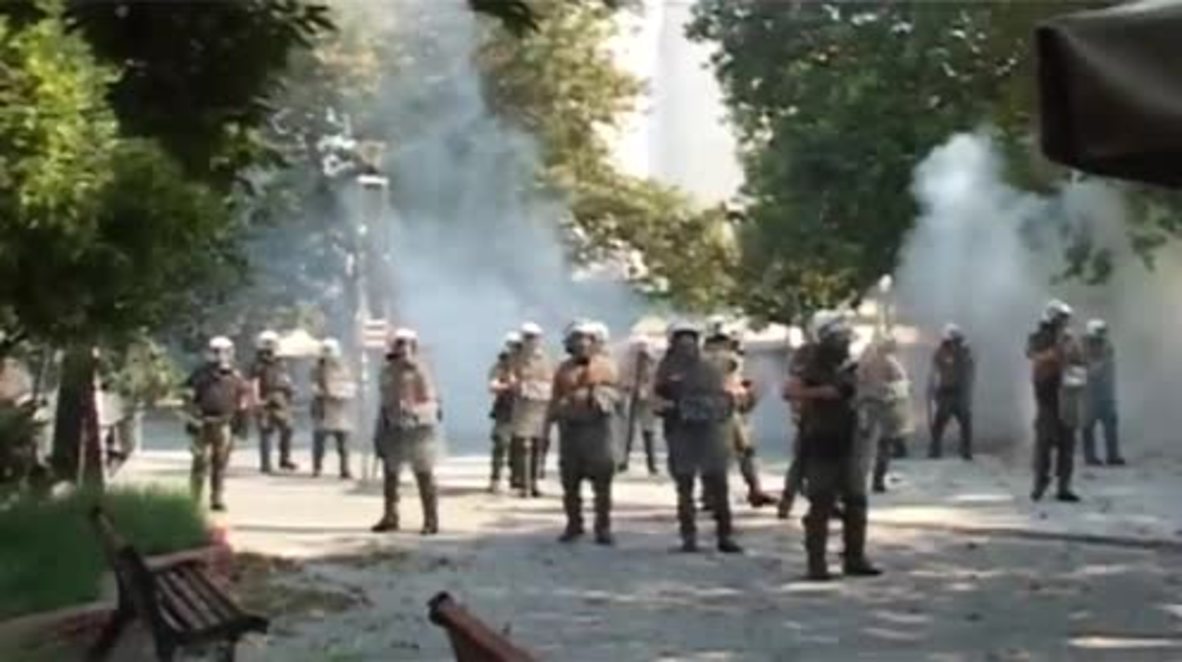 Greece: Clashes break out between police and far-right protesters