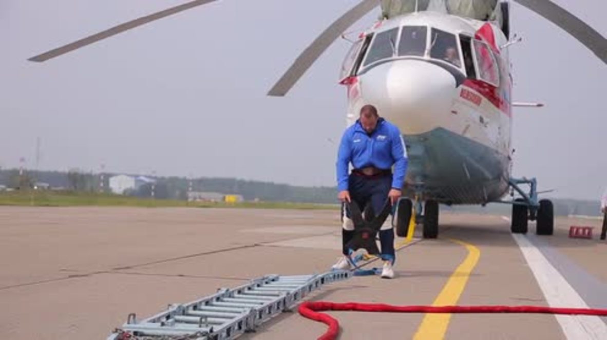 Belarus: Strongman Shimko pulls world's biggest helicopter 20m