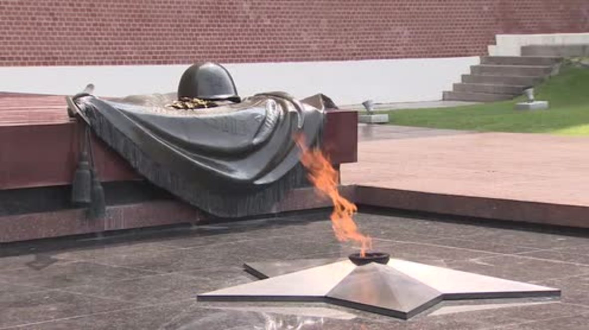 Russia: Olympic Team lay flowers at Tomb of the Unknown Soldier in Moscow