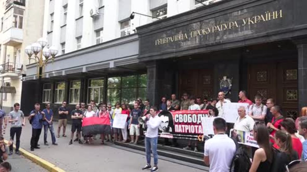 Ukraine: Animal blood poured at Kiev protest for Buzina murder suspects’ release