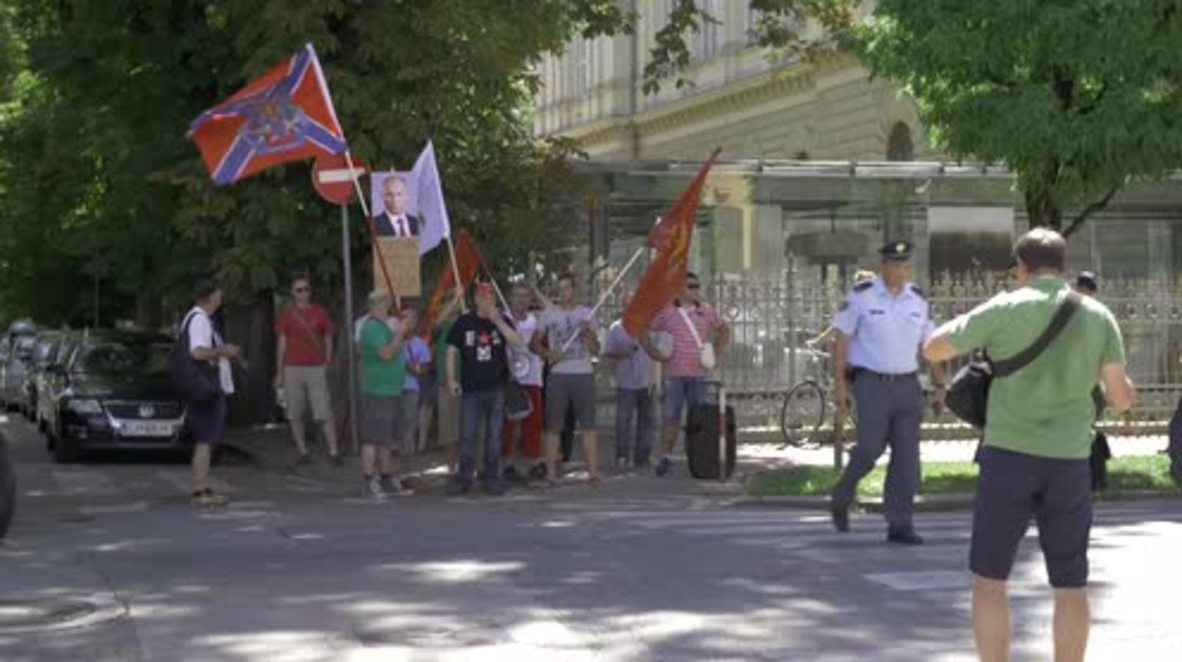 Slovenia: Pro and anti-Russian protesters face-off in Ljubljana