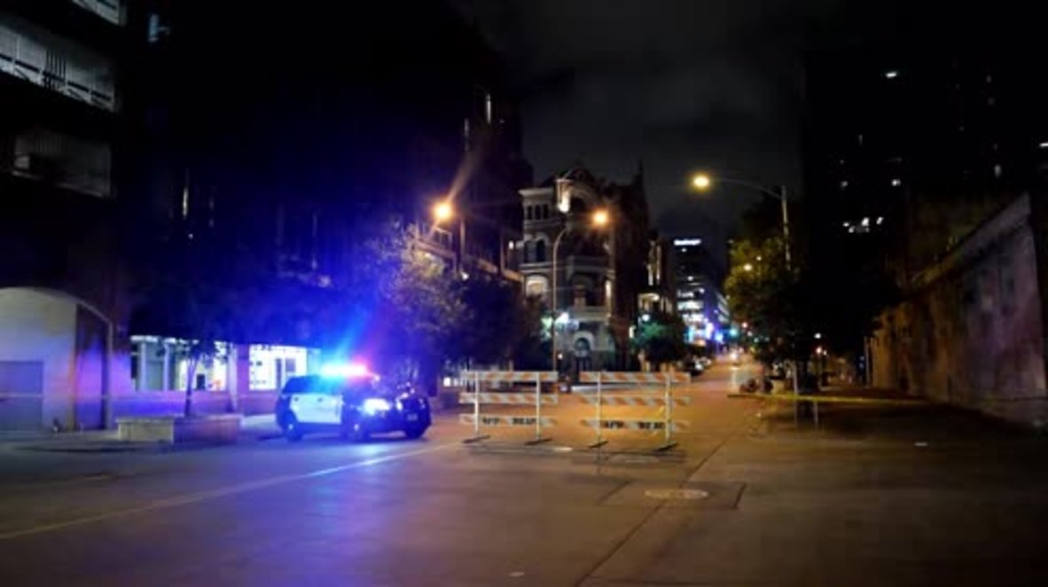 USA: Police shutdown central Austin as gunman remains at large