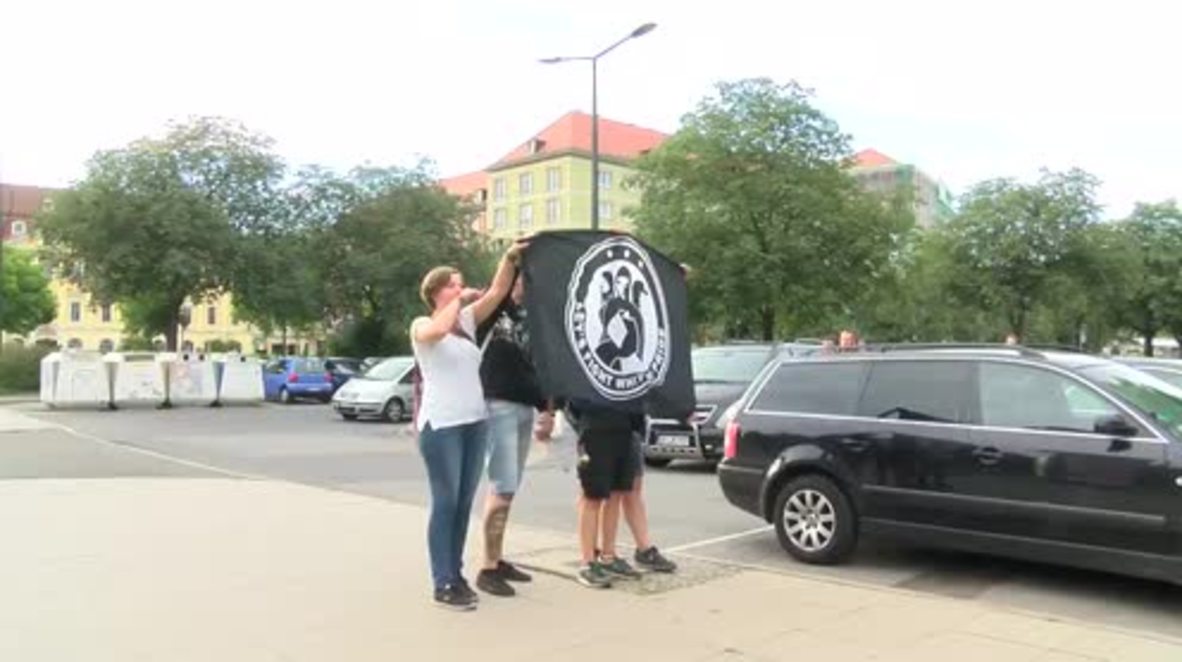 Germany: Antifa and Pegida demonstrators face off in Dresden march