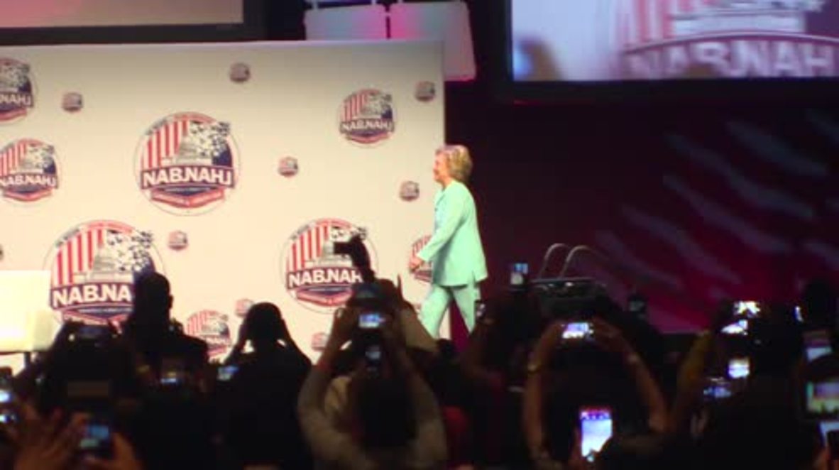 USA: 'I regret using one account' Clinton tells journalist convention