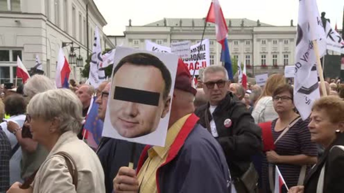 Poland: Protesters brandish 'red card' to Pres. Duda after first year in office
