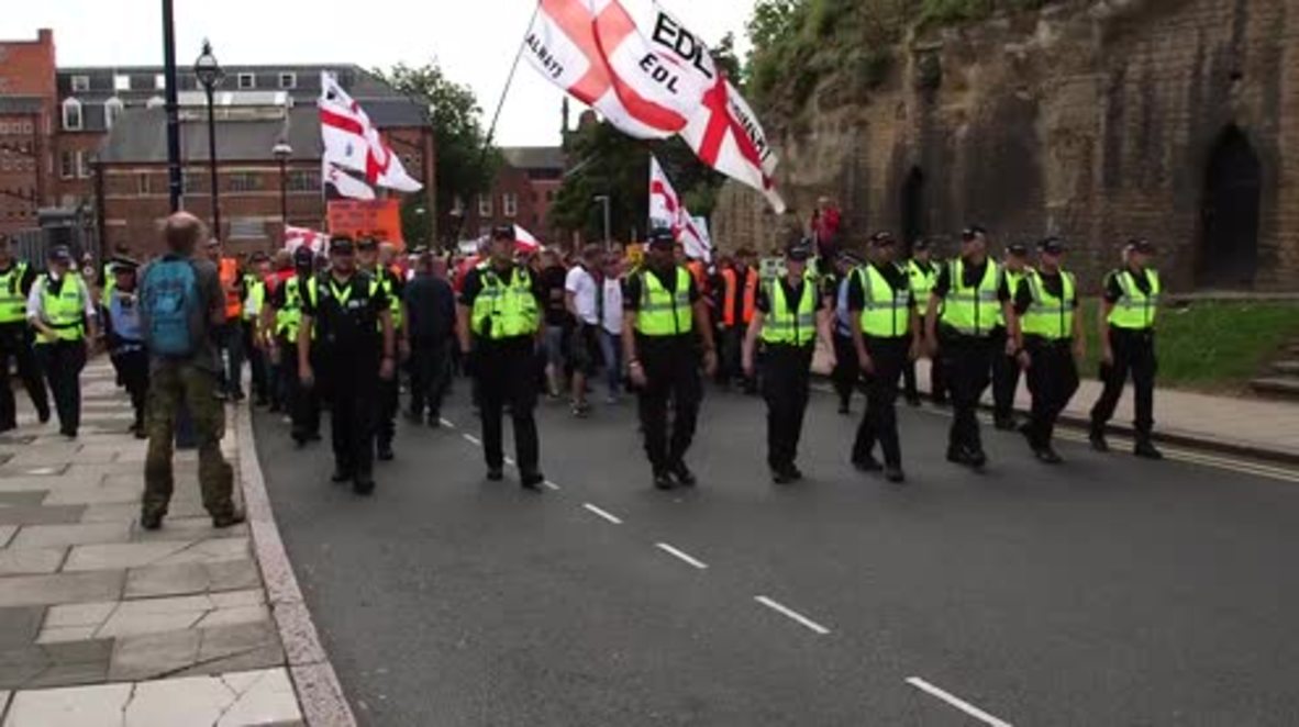 UK: Counter protesters outnumber far-right EDL group in Nottingham