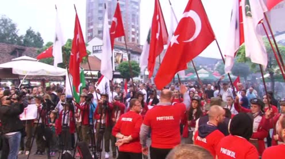 Serbia: Thousands attend rally to defend Turkish democracy