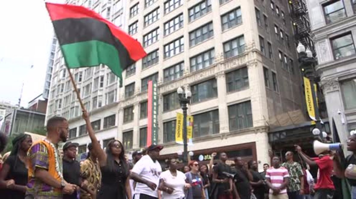 USA: 'How many kids have you killed today?' - BLM march hits Chicago