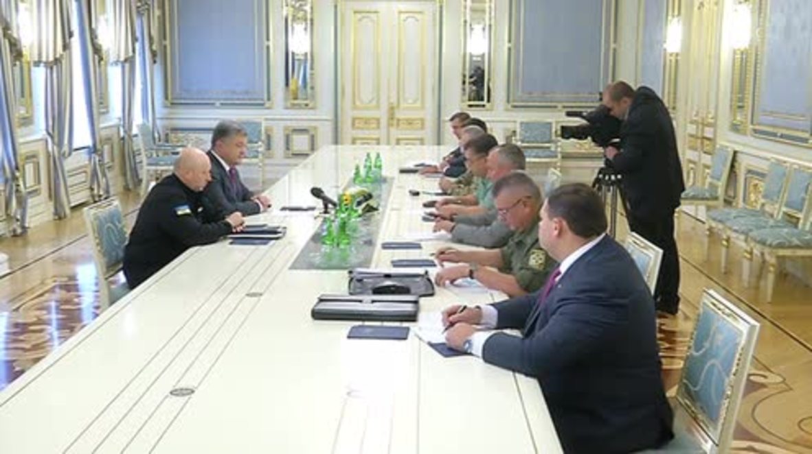 Ukraine: Poroshenko puts military units on high alert near Crimea border
