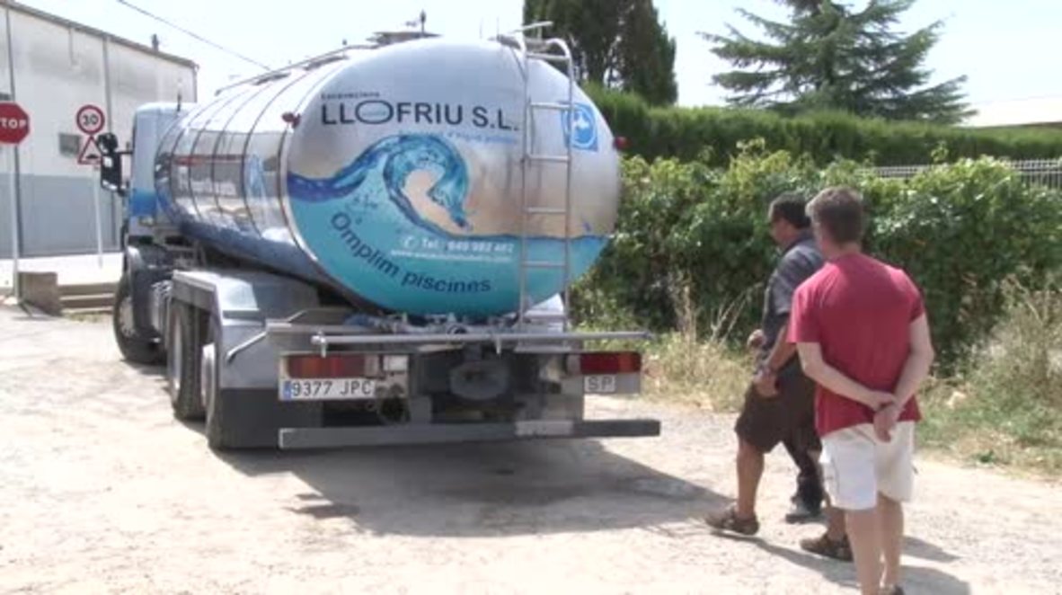 Spain: Town without clean drinking water receives 17,000-litre delivery