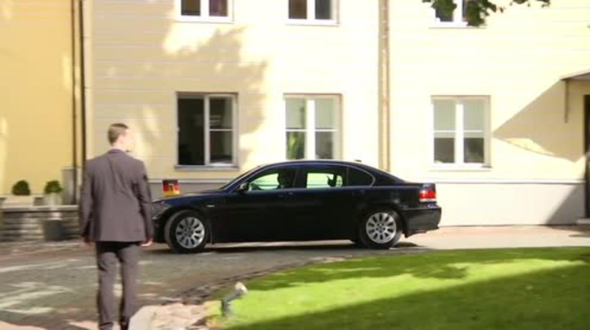 Estonia: Merkel meets with PM Roivas on post-Brexit EU tour