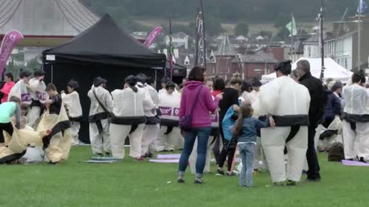 Ireland: Inflatable Sumo runners race for charity in Bray