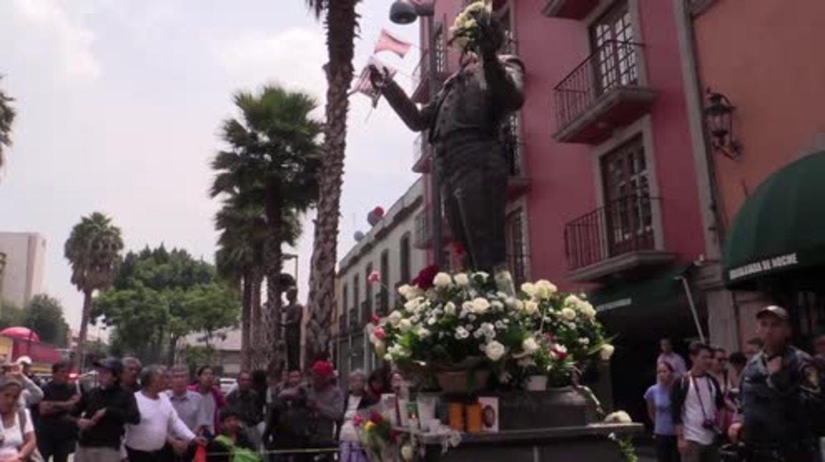Mexico: ‘I don't think there will be another artist like him’ - Fans pay tribute to Juan Gabriel