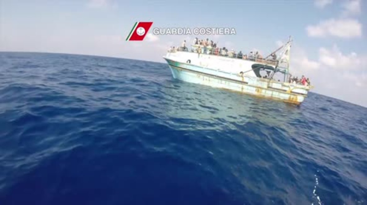 Mediterranean Sea: Italian Coastguard intercepts 6,500 refugees in single day