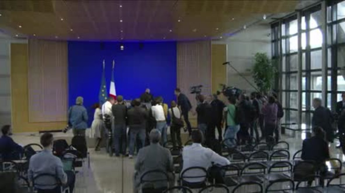 France: Emmanuel Macron resigns as economy minister