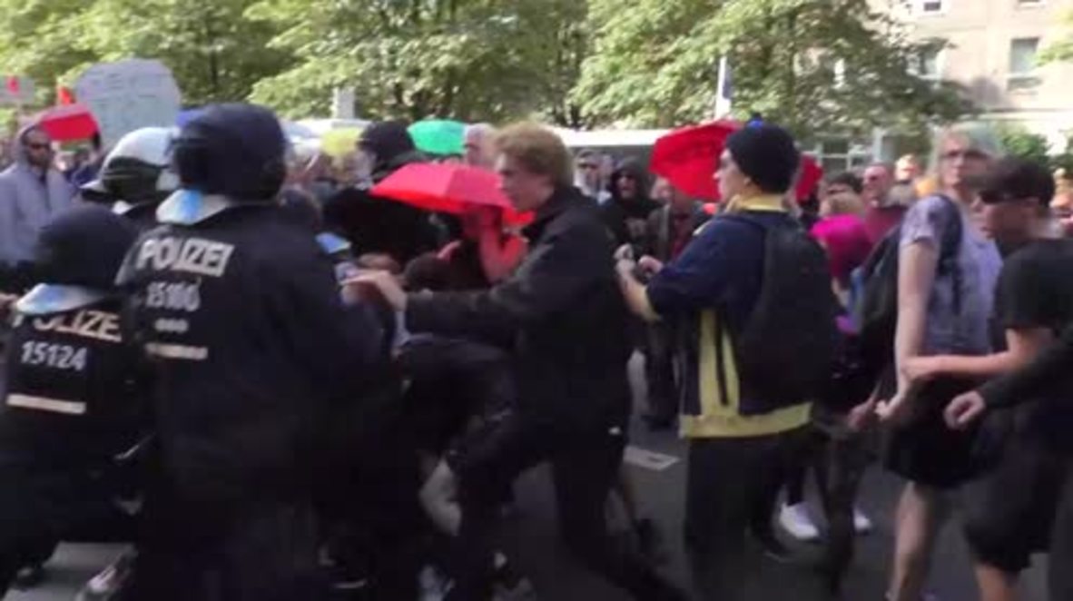 Germany: Clashes strike as riot police swarm Berlin for anti-capitalist march