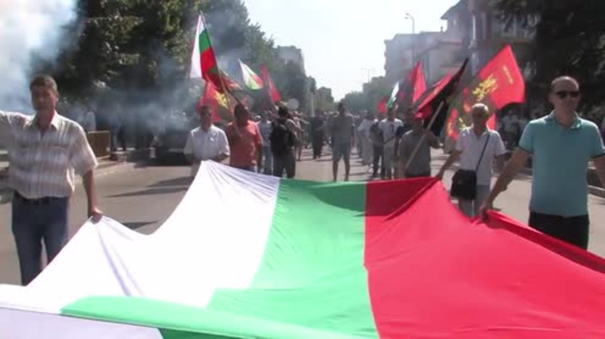 Bulgaria: Anti-refugee protesters demonstrate near Harmanli camp