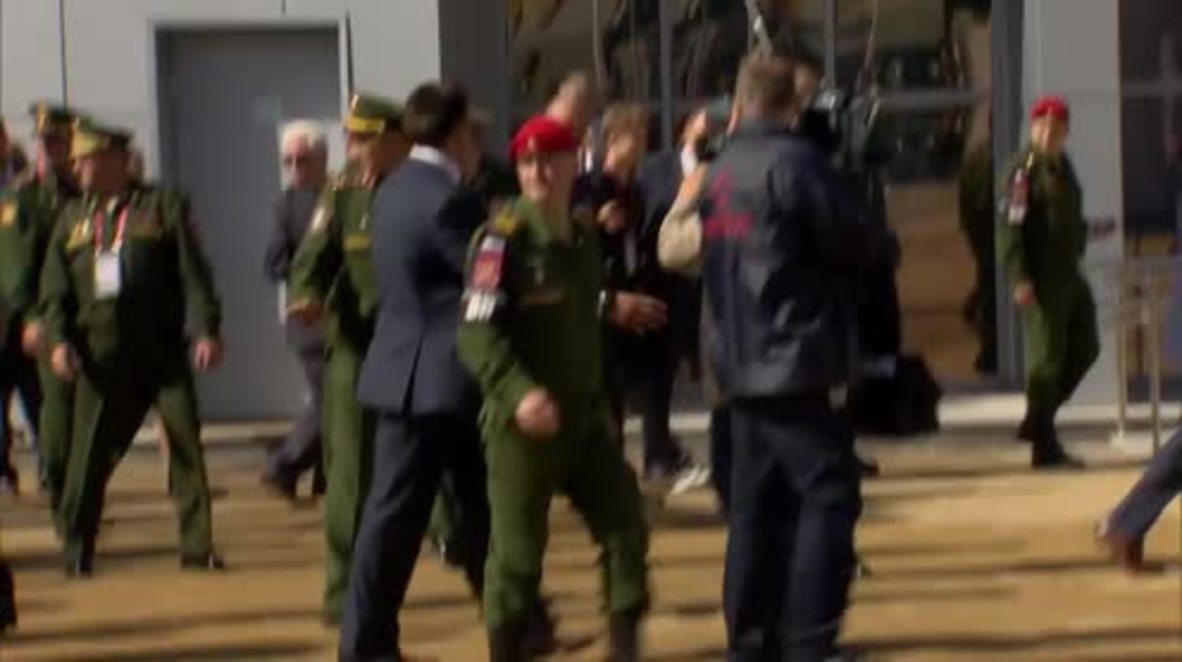 Russia: King of Bahrain visits Russia's Army-2016 expo