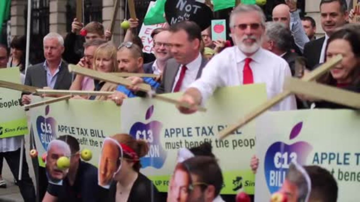 Ireland: Gerry Adams joins protest against Apple tax break