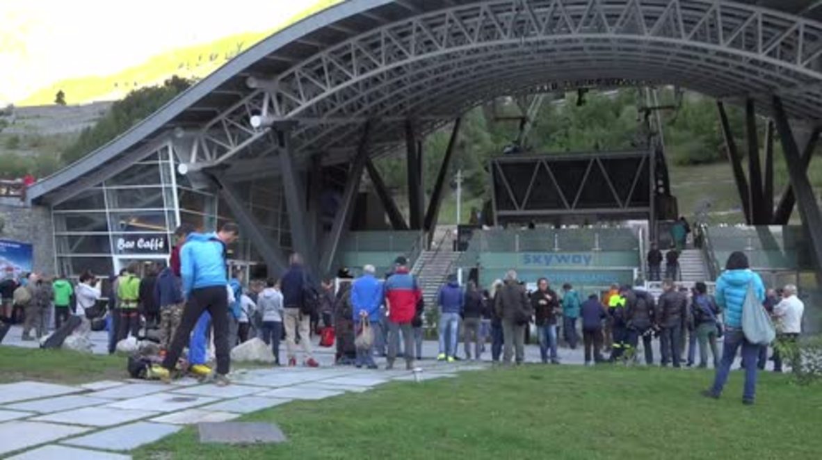 Italy: Over 30 tourists rescued after night trapped in Mont Blanc cable cars