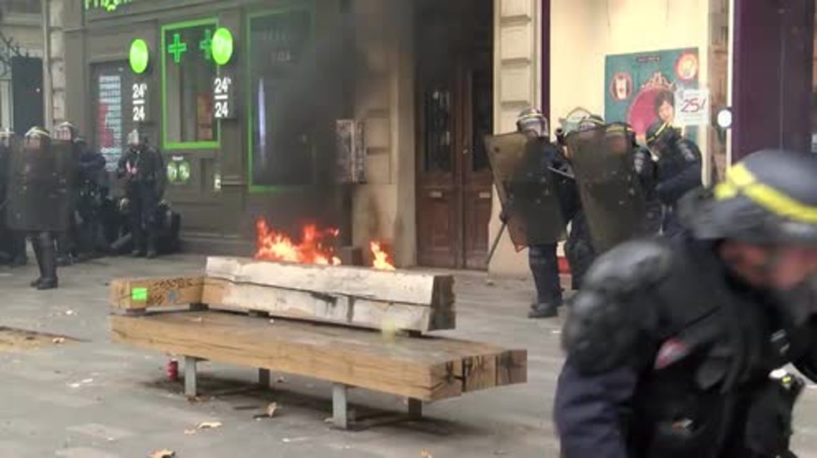 France: Molotov cocktails, teargas and baton charges mar Paris labour law protest