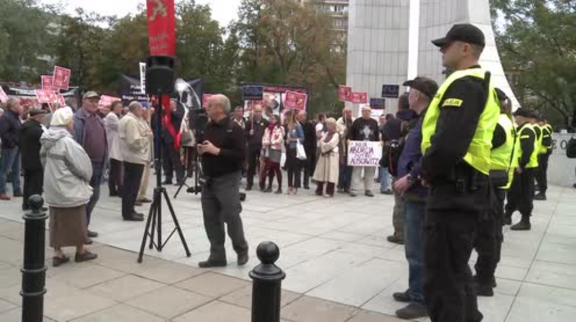 Poland: Pro-choice and anti-abortion protesters face-off in front of parliament
