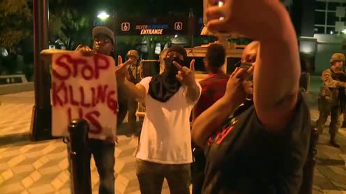 USA: Legal observer sprayed with tear gas during protests in Charlotte