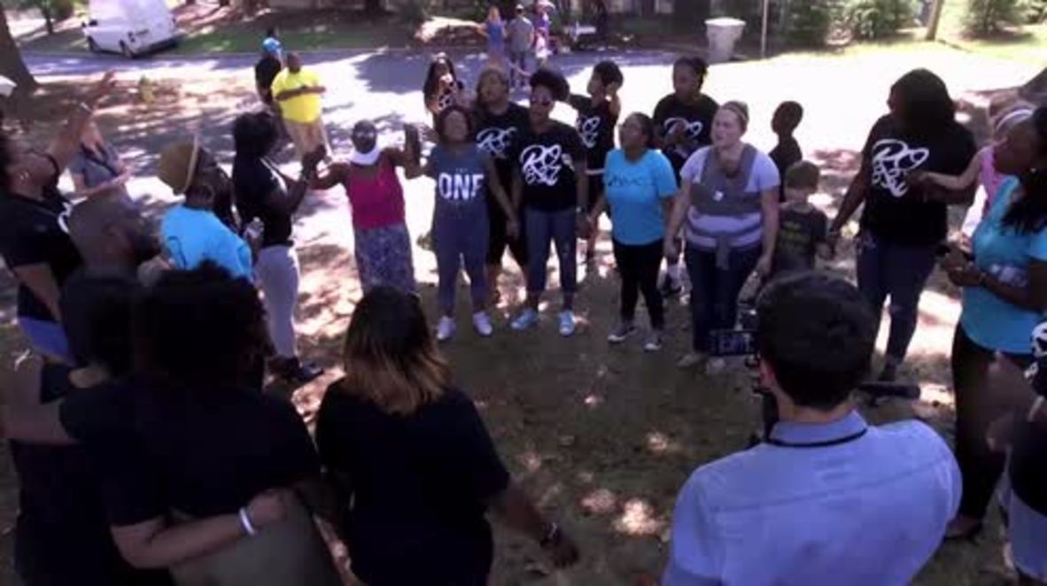 USA: Mourners pray for Keith Lamont Scott after police shooting in Charlotte