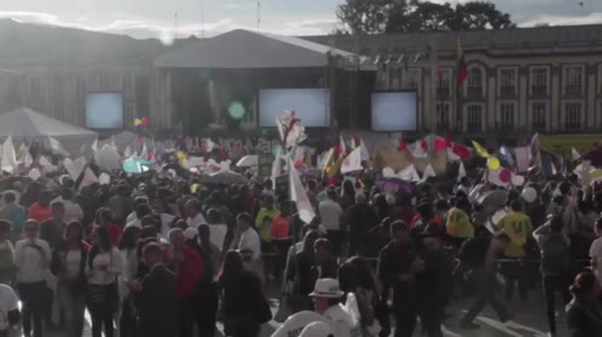 Colombia: Thousands celebrate historic peace deal in Cartagena