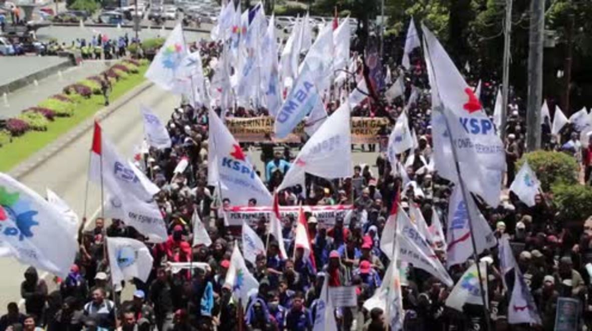 Indonesia: Thousands protest in Jakarta demanding higher minimum wage