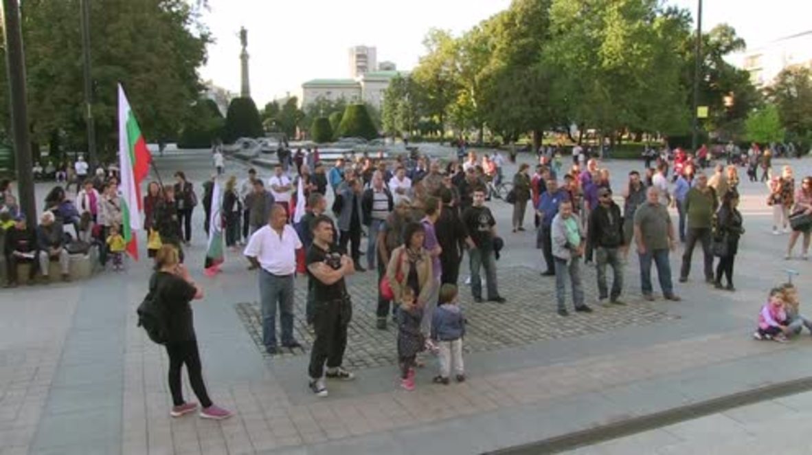 Bulgaria: Protesters rally against refugee camp in Ruse