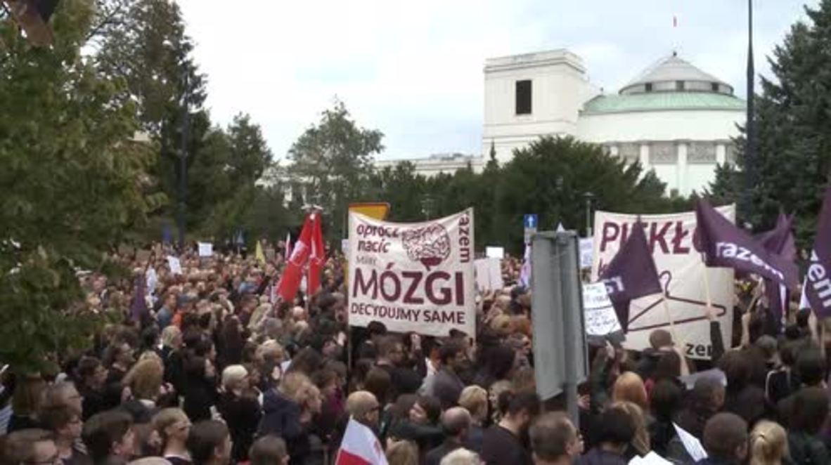 Poland: Thousands attend pro-choice rally in Warsaw