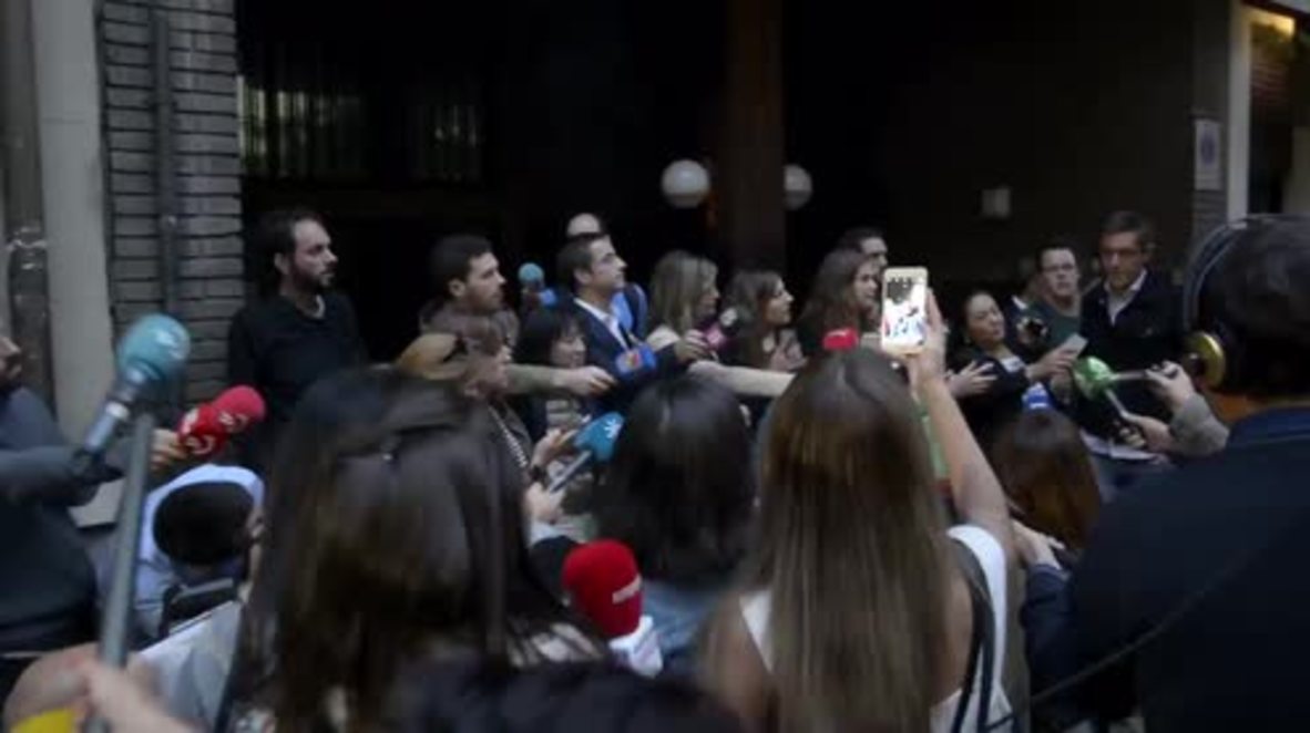 Spain: Pedro Sanchez supporters harass his PSOE opponents ahead of key vote