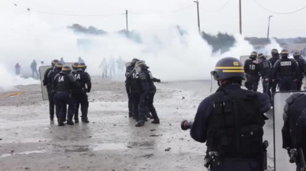 France: Violence hits Calais as riot police clash with refugees