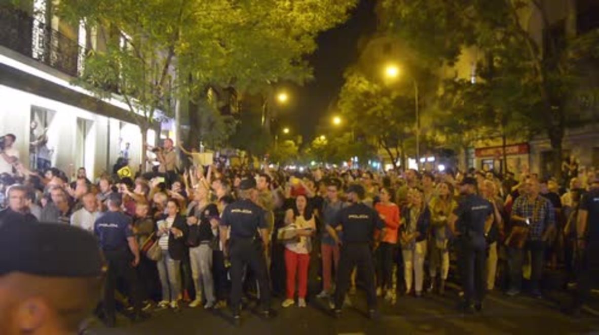 Spain: Pedro Sanchez supporters protest ousting of PSOE leader