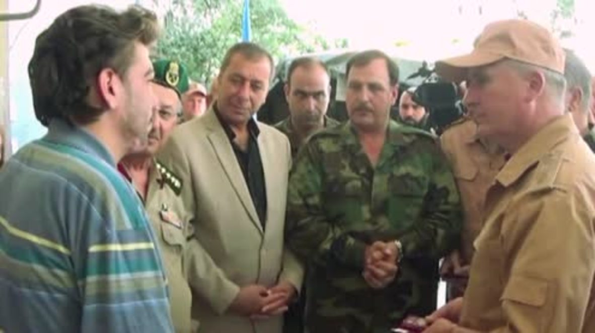Syria: Russian military honours wounded Syrian soldier, delivers humanitarian aid