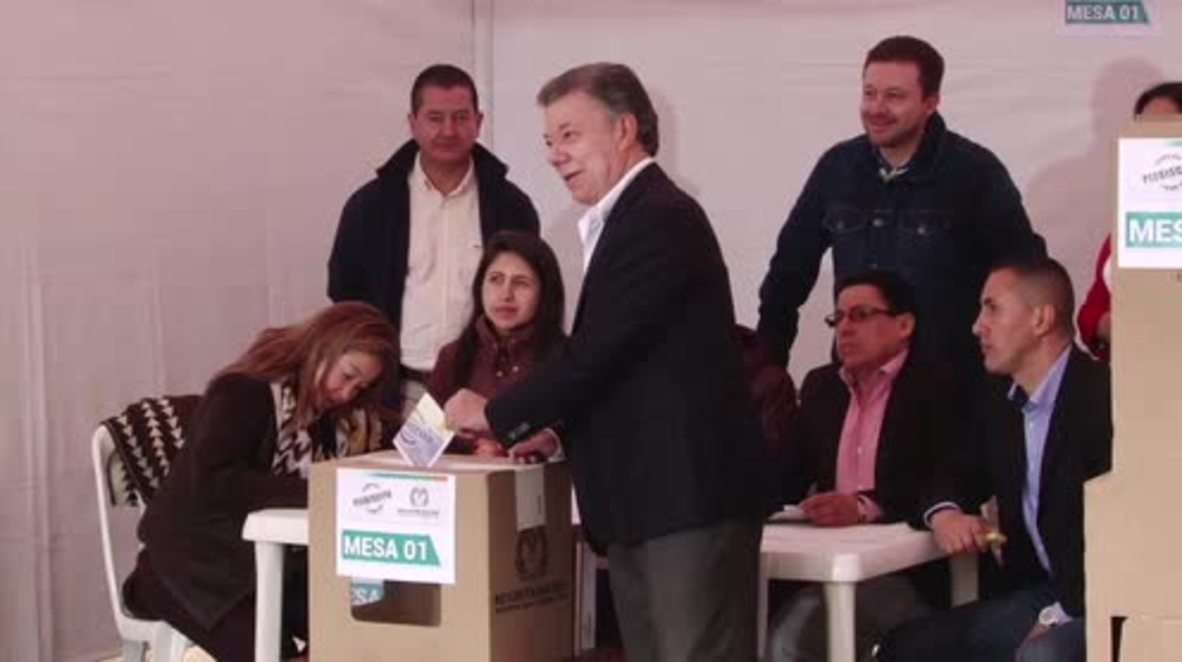 Colombia: President Santos votes in referendum on FARC peace deal