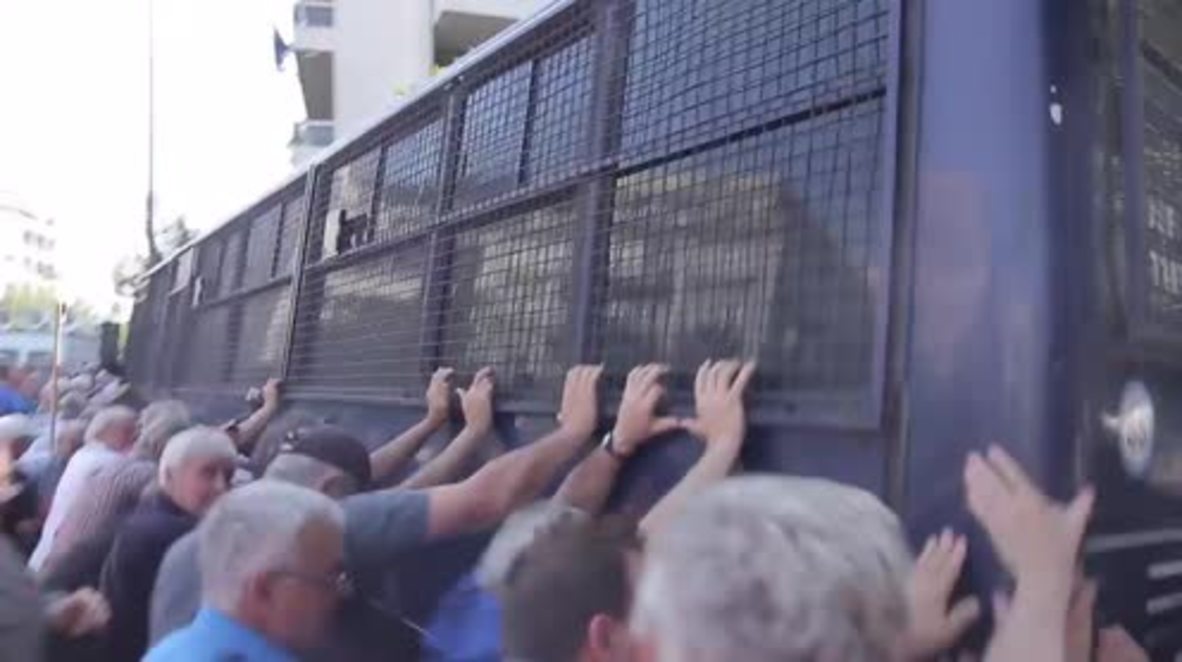 Greece: Pensioners rock police bus at Athens anti-austerity rally