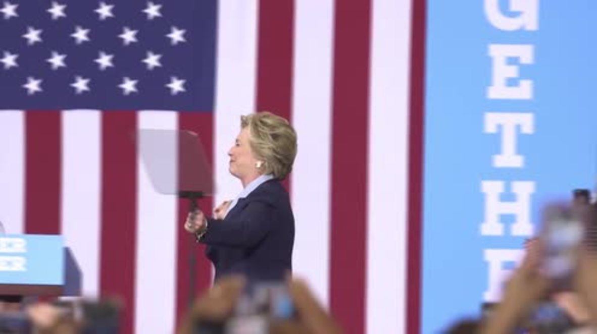USA: Clinton goes after Trump's leaked 1995 tax returns in Toledo rally