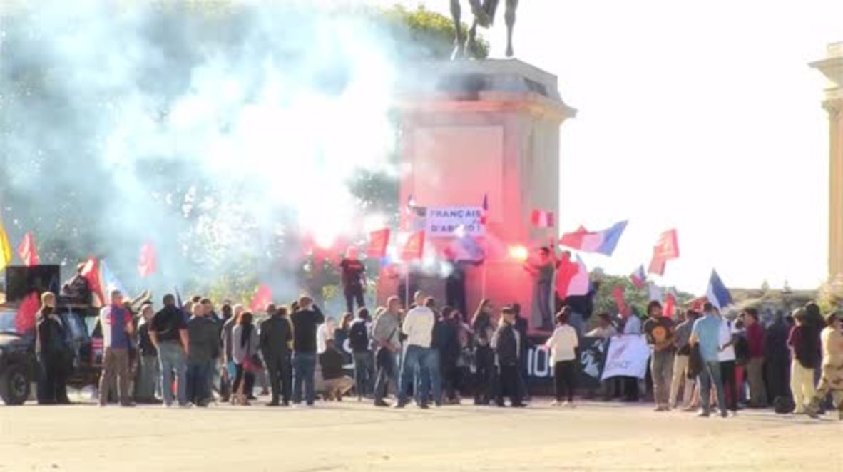 France: Pro- and anti-refugee protesters face-off in Montpellier