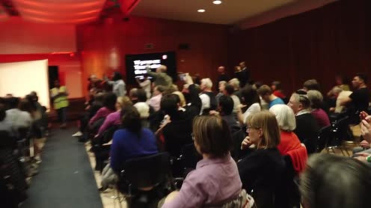 UK: Jeremy Corbyn heckled ahead of speech at peace conference in London