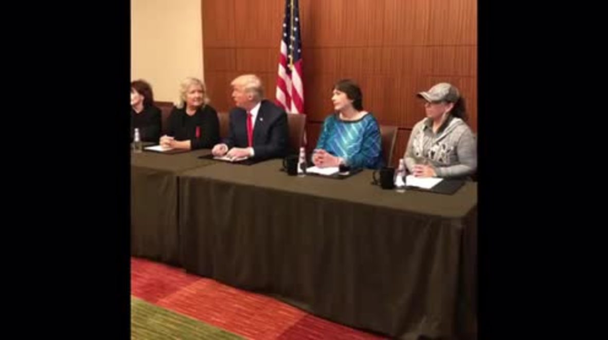 USA: Trump meets with Bill Clinton accusers before presidential debate