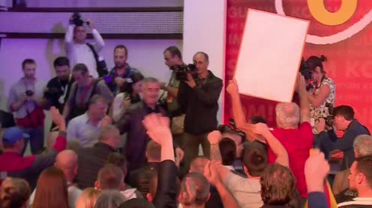 Montenegro: PM Djukanovic celebrates as DPS set to take elections
