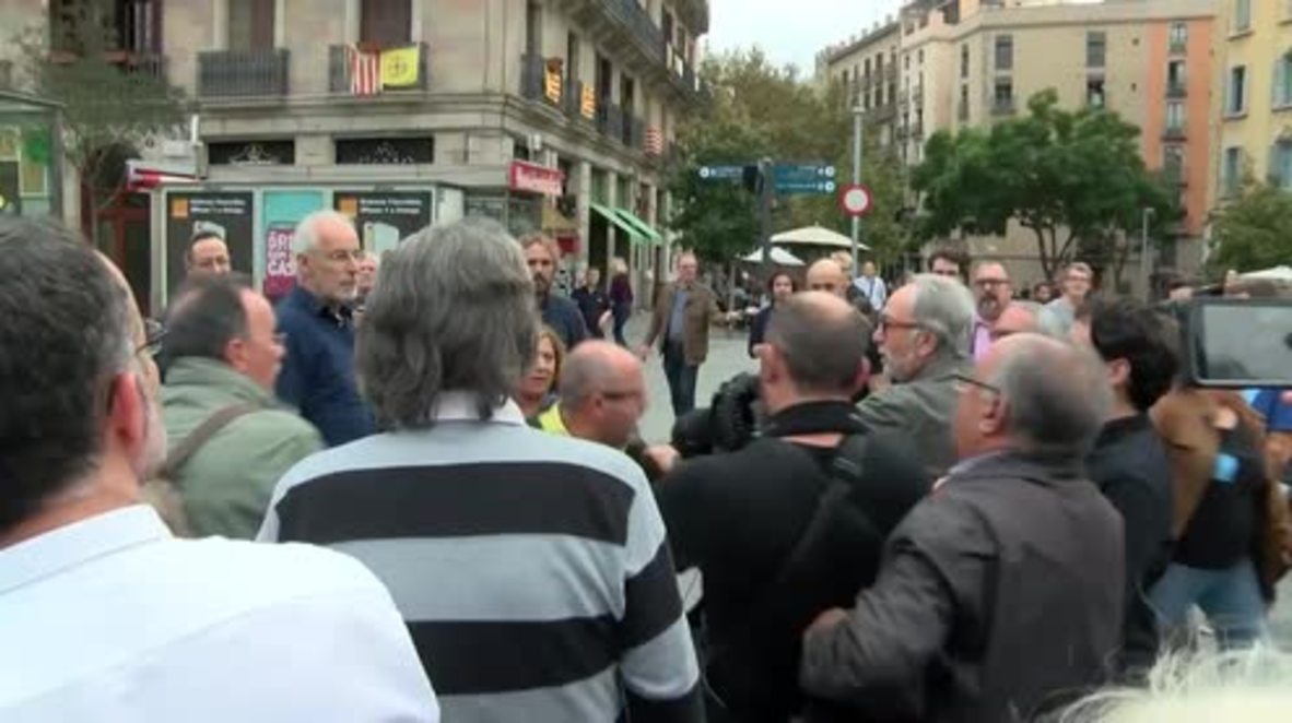 Spain: Unveiling of headless Franco statue sparks violence and anger in Barcelona